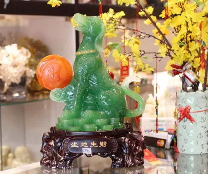 Chó xanh tài lộc ôm trăng hồng - Sinh địa sinh tài FC010A
